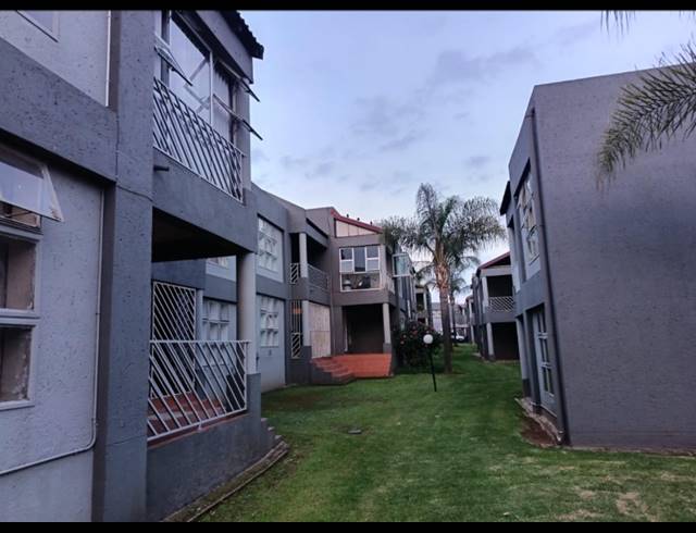 2 BEDROOM TOWNHOUSE FOR SALE IN MULBARTON
